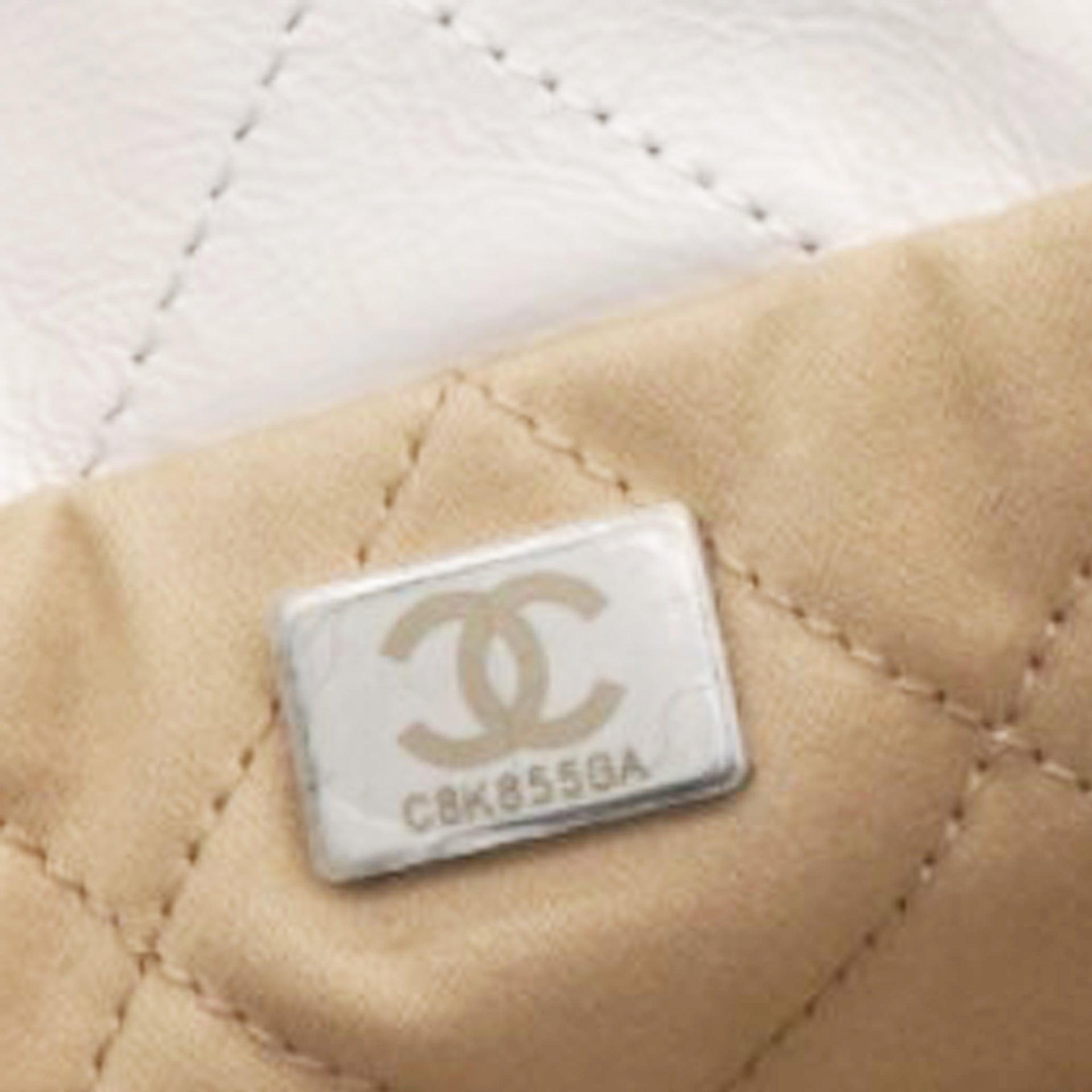 Shiny Quilted Large Chanel 22 White