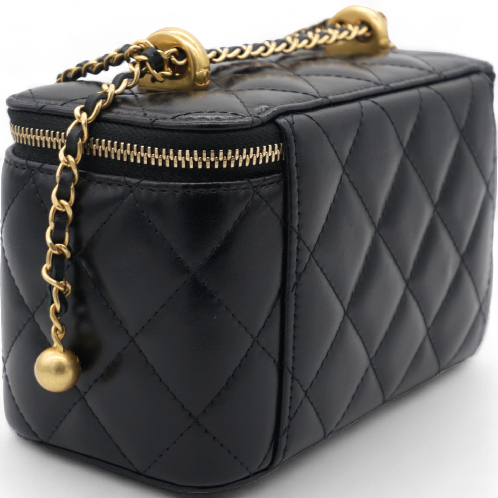 Lambskin Quilted Small Pearl Crush Vanity Case With Chain Black