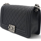 Caviar Quilted Medium Boy Flap Black