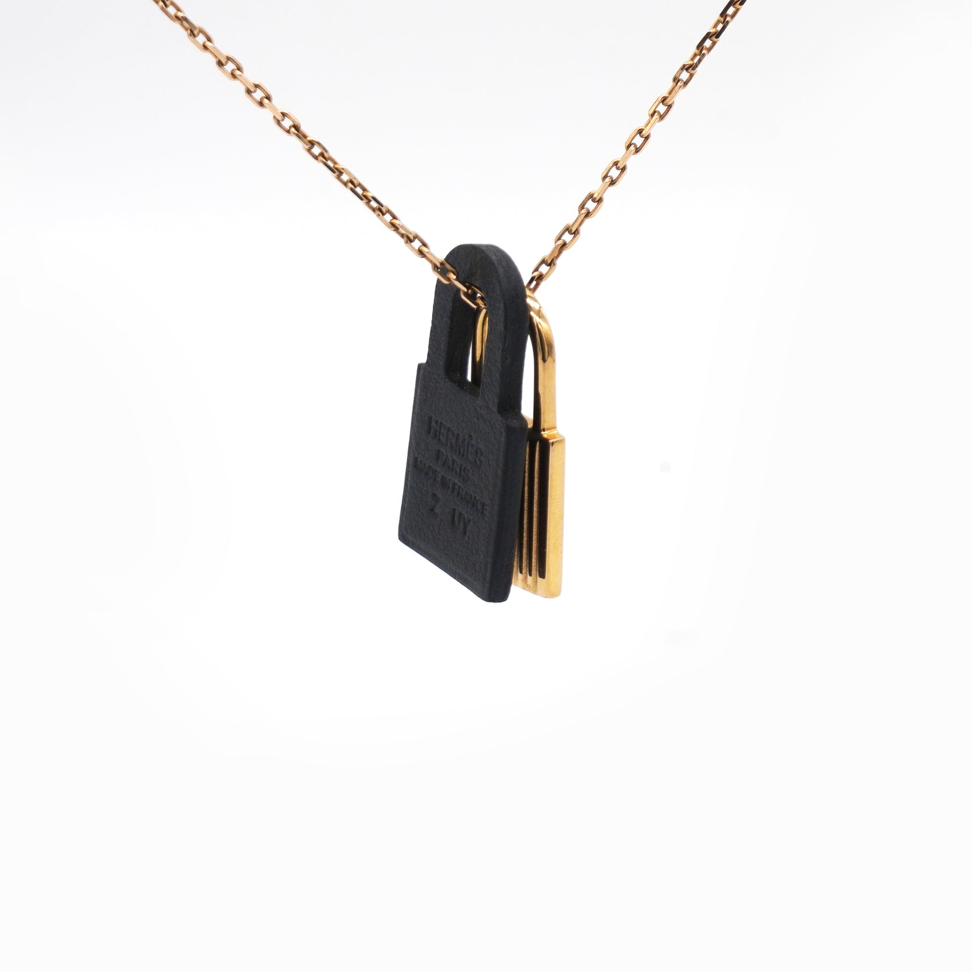 Swift Small O'Kelly Pendant Necklace Black