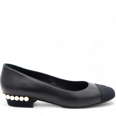 Pearl-Embellished Flats in Black Leather Size 38