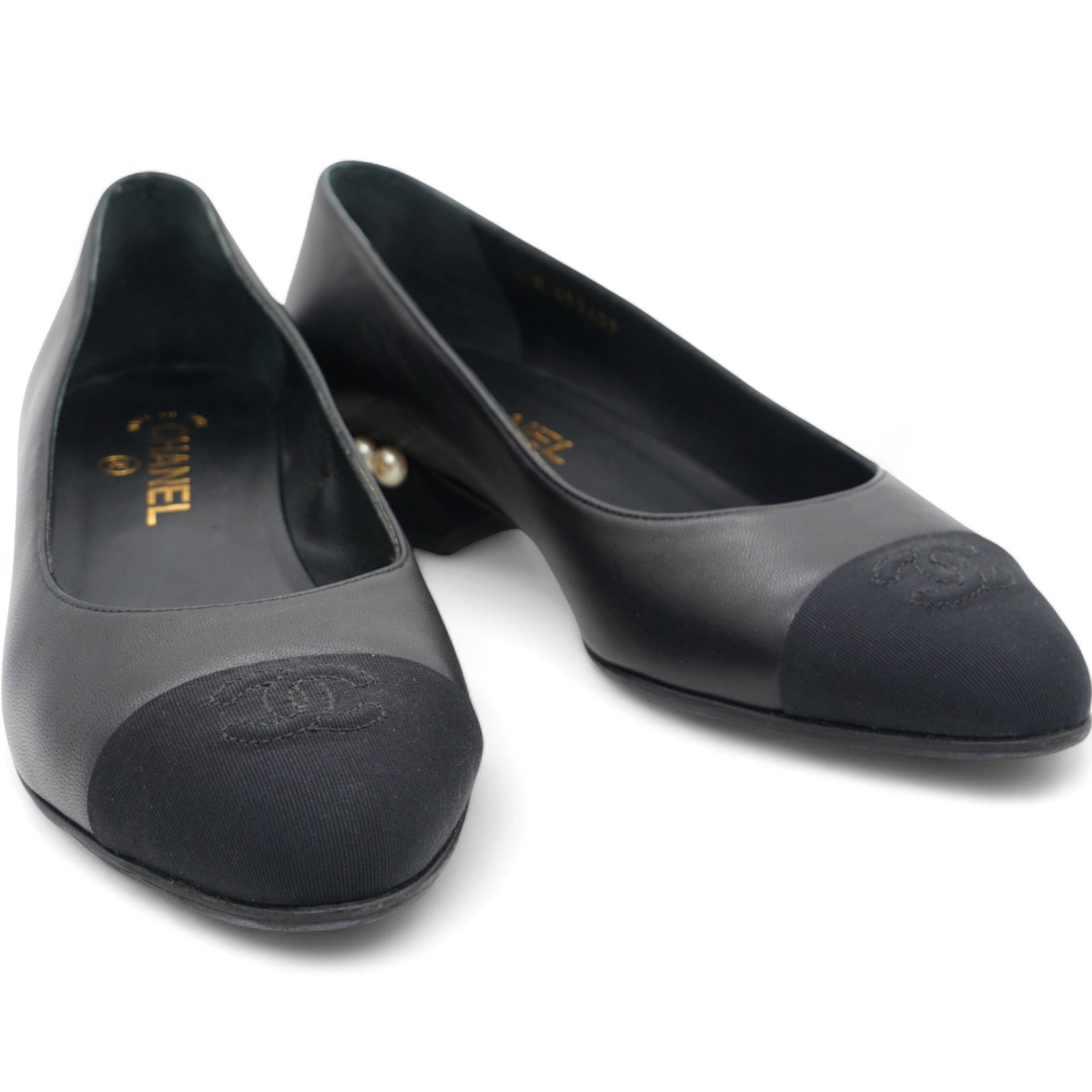 Pearl-Embellished Flats in Black Leather Size 38