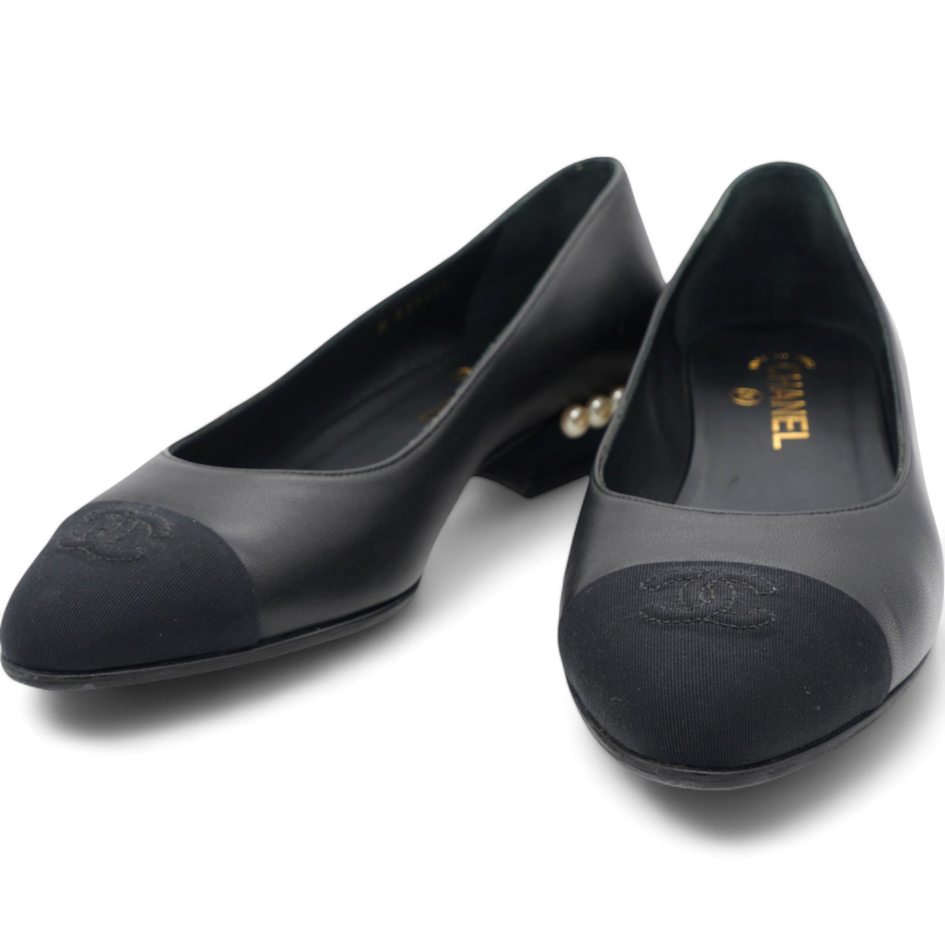 Pearl-Embellished Flats in Black Leather Size 38