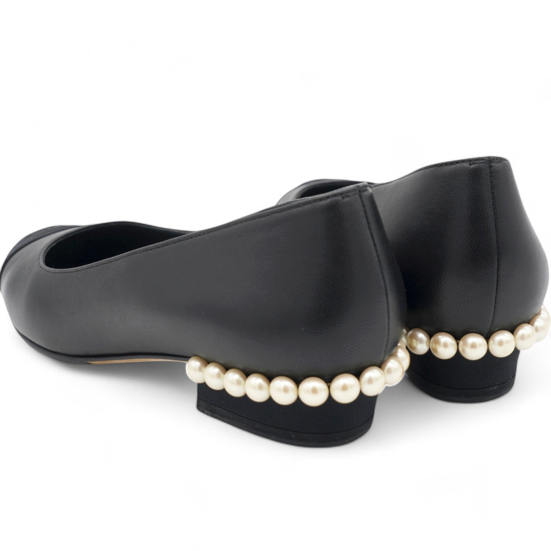 Pearl-Embellished Flats in Black Leather Size 38