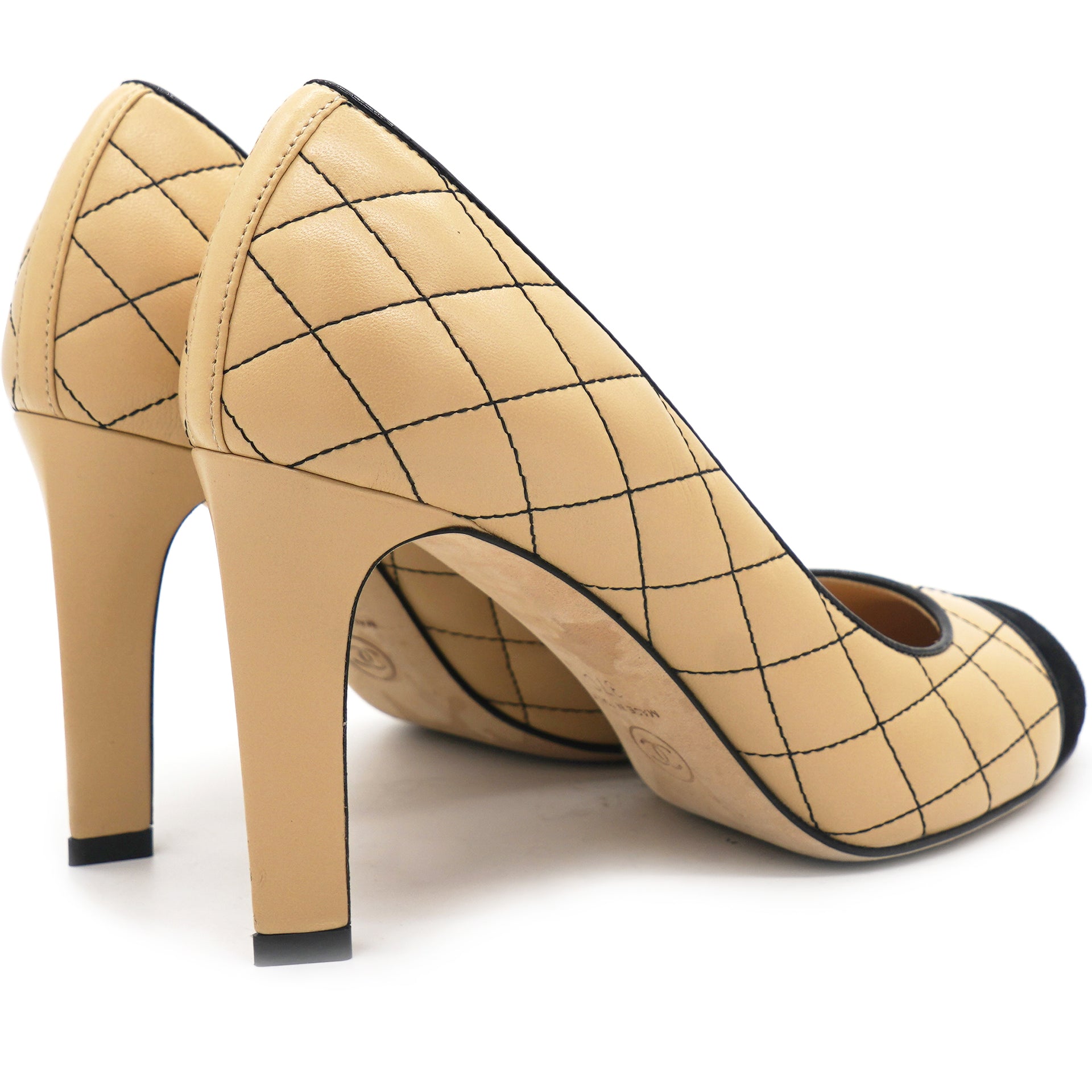 Lambskin Suede Quilted Cap Toe Pumps 37 Beige Black