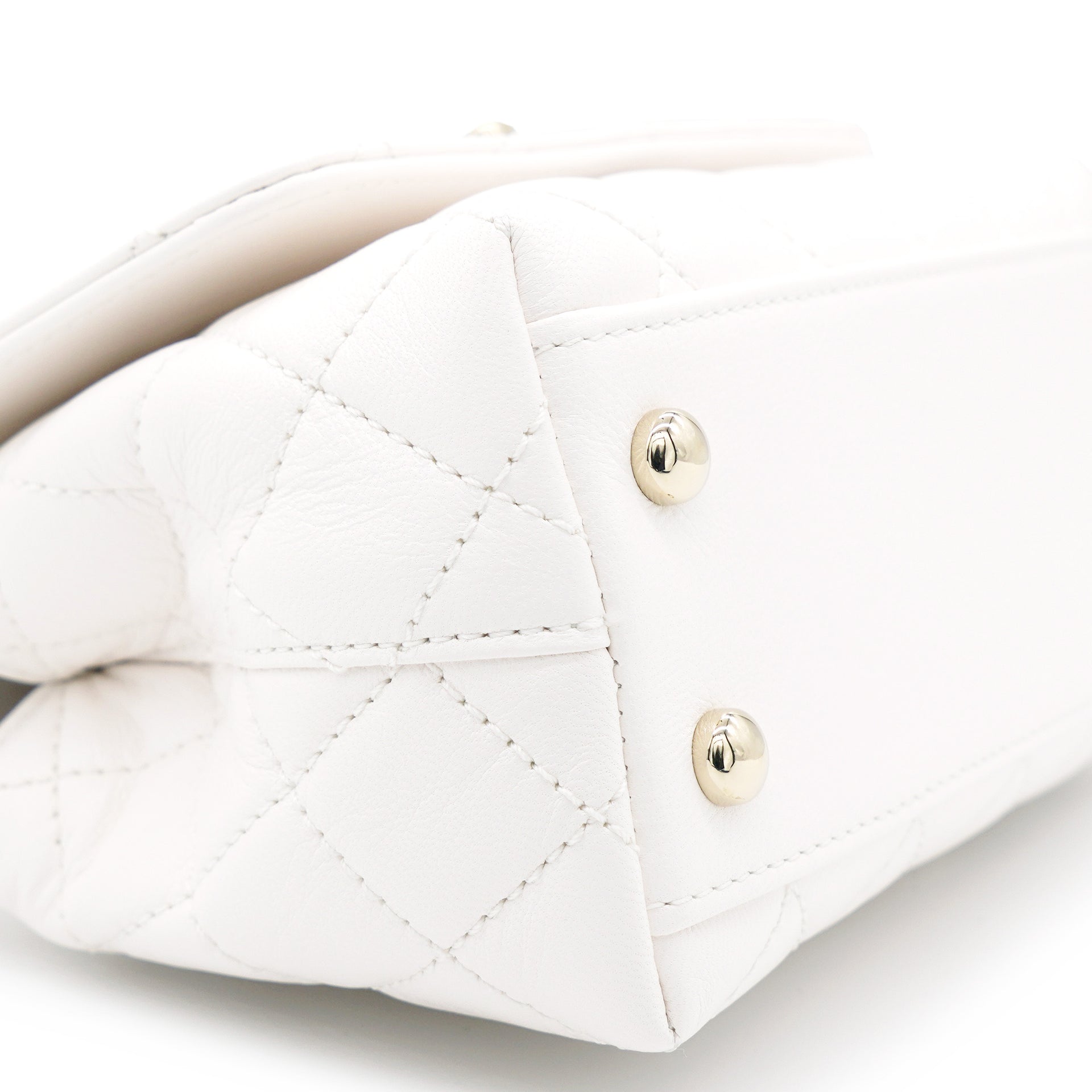 Coco handle leather handbag Chanel White in Leather - 28145089