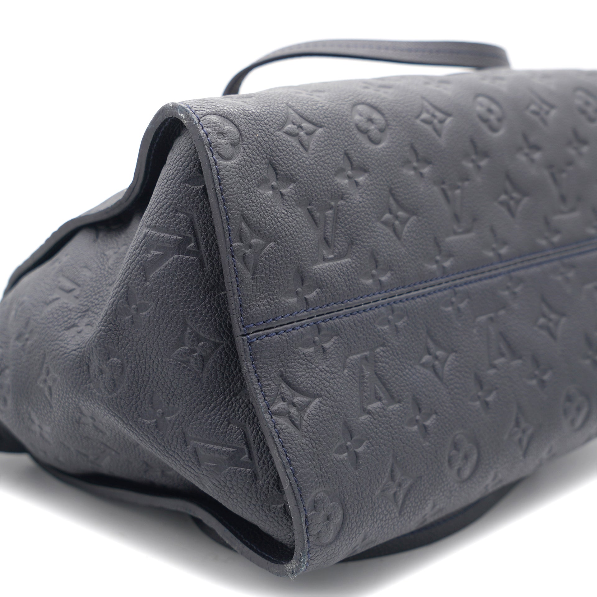 Louis Vuitton Lumineuse PM in Empreinte Terre  Louis vuitton handbags,  Expensive bag, Purses