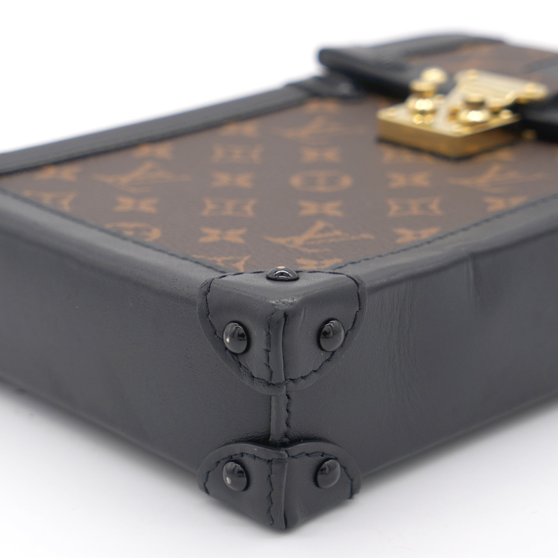 Louis Vuitton Black Epi Vertical Trunk Pochette Leather ref.929154