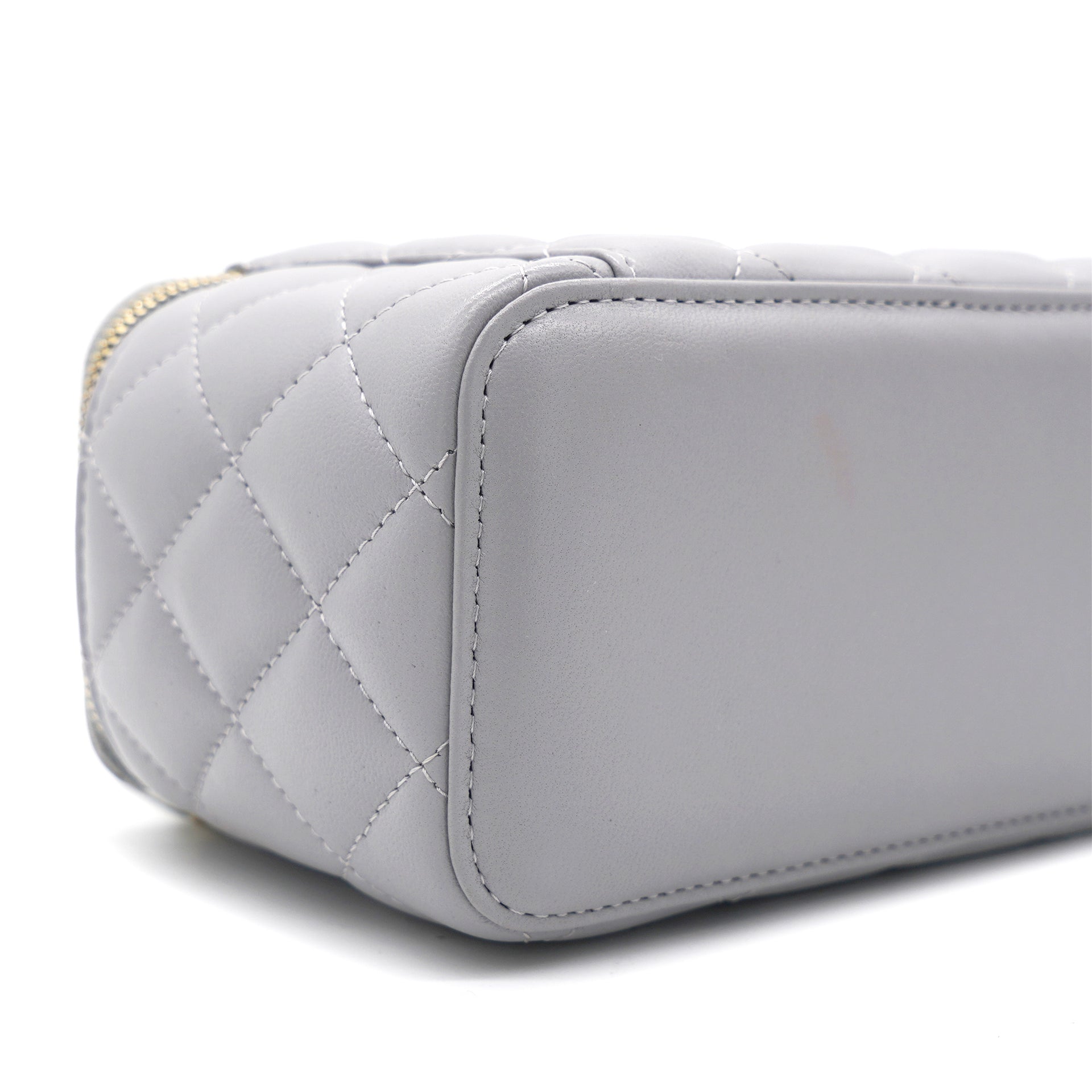 Lambskin Quilted Pearl Crush Small Vanity Case with Chain Grey