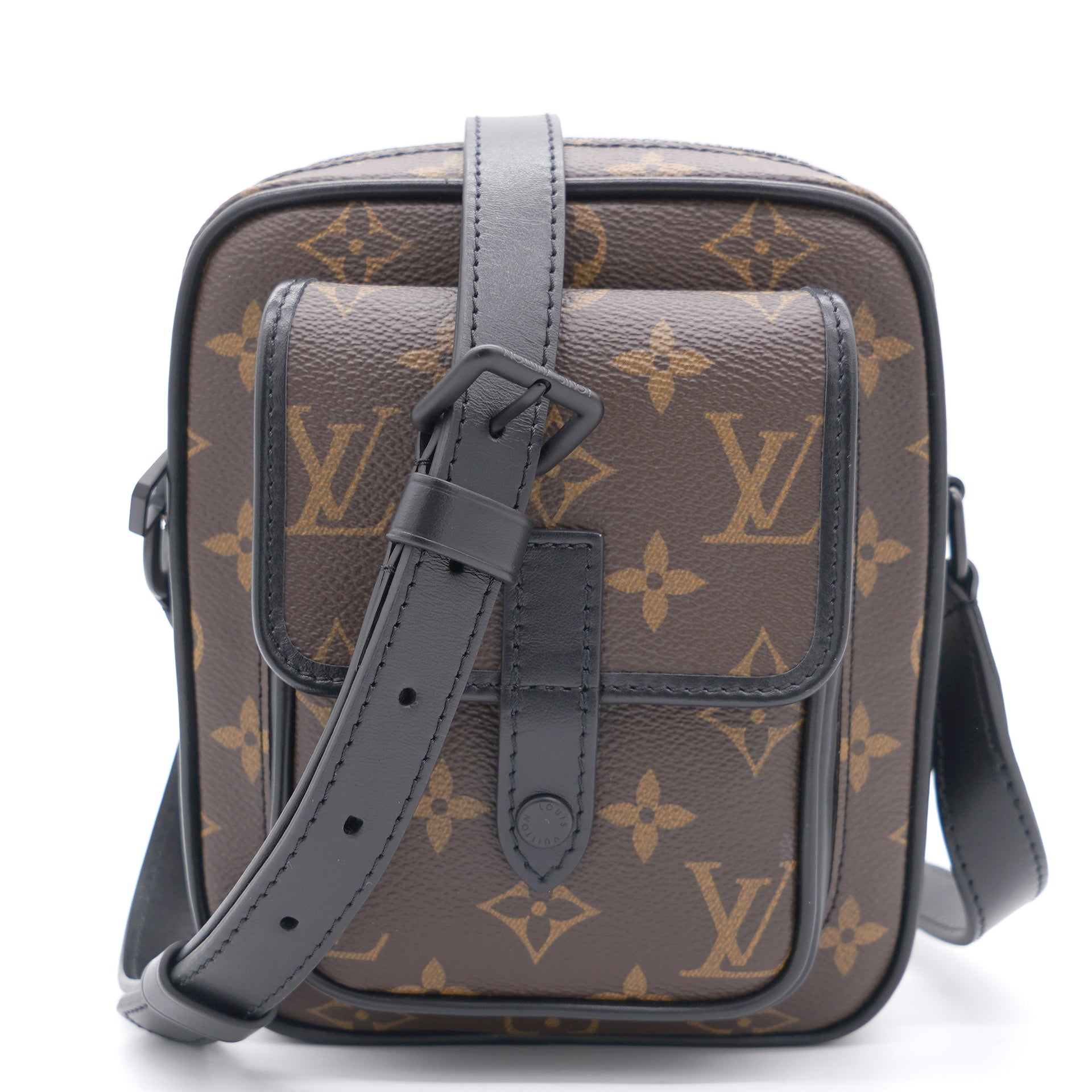 Louis Vuitton Christopher Wearable Wallet Review - What Fits